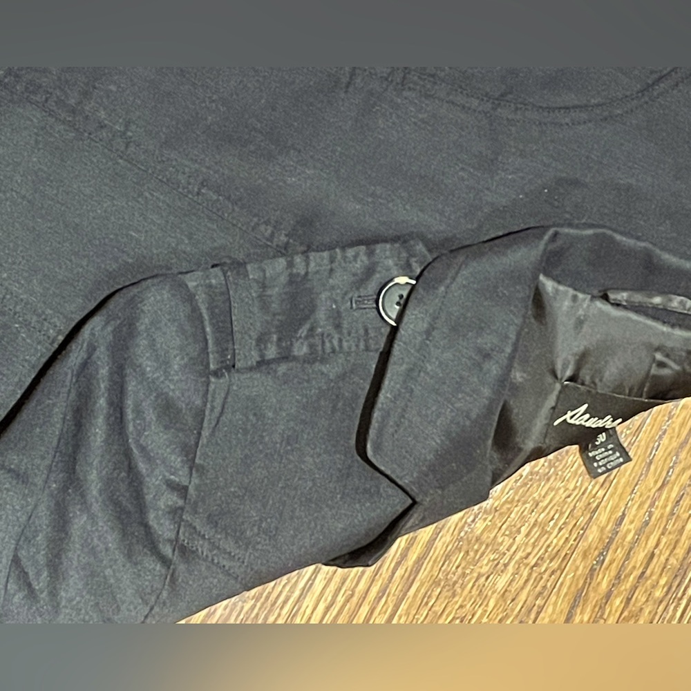 Sandra Angelozzi 2 piece fitted black linen blazer and pencil skirt suit set. - Picture 6 of 7